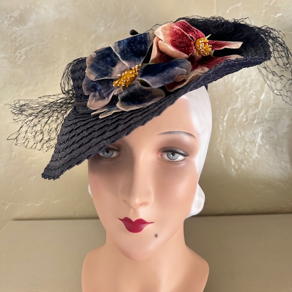 ENCHANTING 1930s' NAVY STRAW TILT HAT + APPLIQUE VELOUR FLOWERS & VEILING